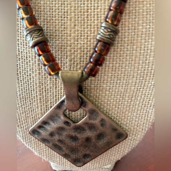 Premier Designs Brown and Antique Gold Hammered Pendant Necklace - Picture 2 of 2